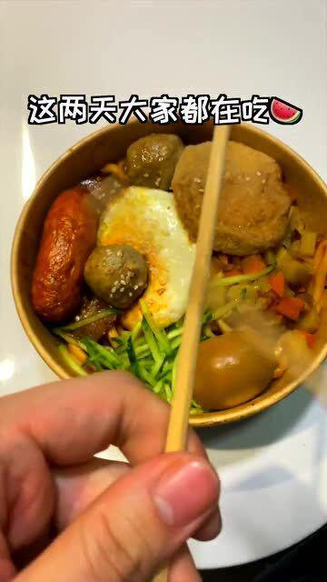 吃瓜吃牛肉面,品味牛肉面的独特魅力